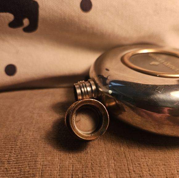 VINTAGE COURVOISIER STAINLESS STEEL & BRASS 5OZ. FLASK. - Picture 5 of 5